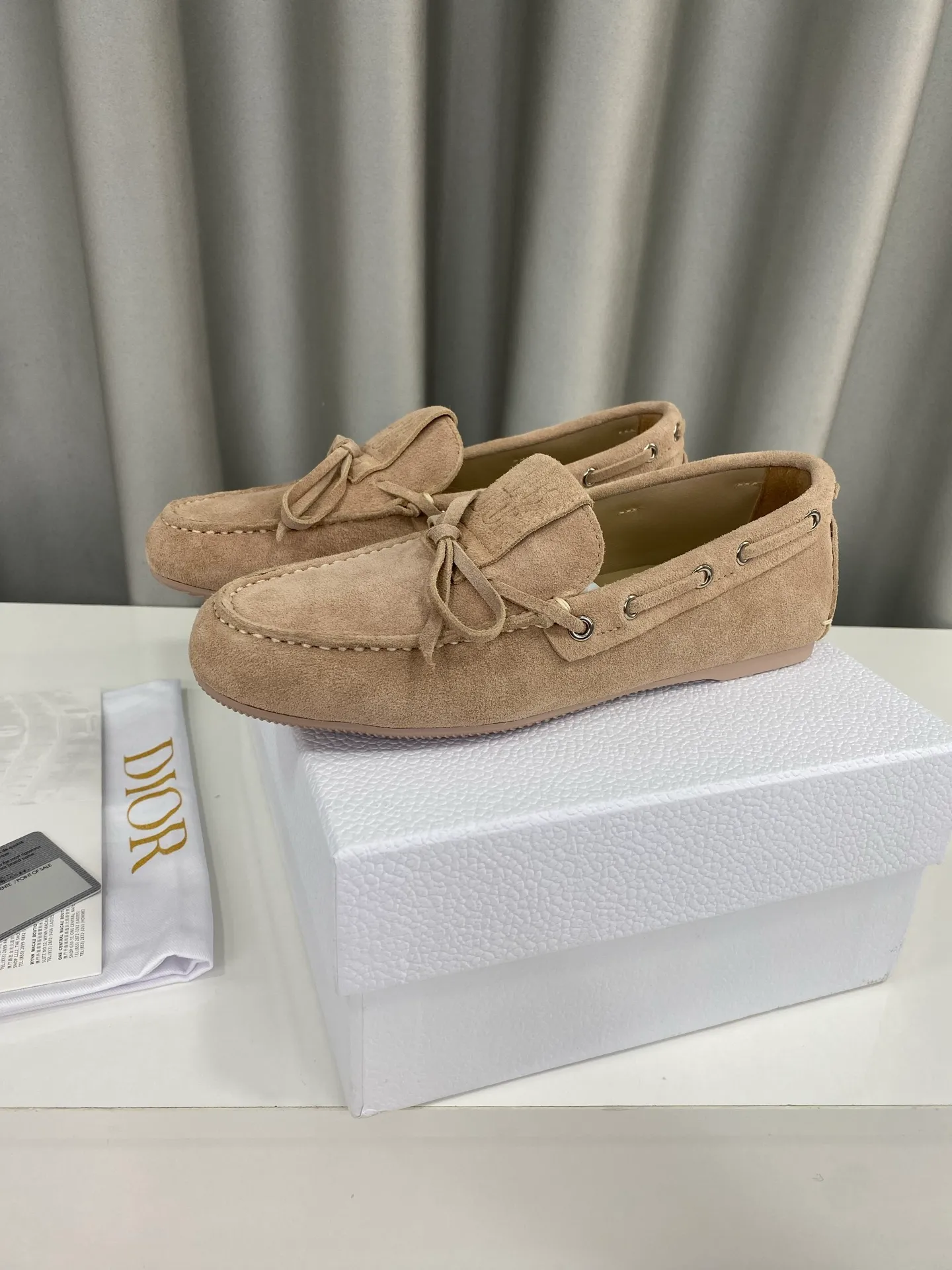 👟👟Ex-factory price 480👟👟 "Exclusive top version" DIOR Dior~25vs spring and summer popular casual flat loafer series... A shoe that does not clash with shirts, simple partition design, a spring must-have, can be worn with any pants or skirt, very comfortable and good-looking on the feet... ❶Fabric: original customized cow suede ❷Inner lining: original customized sheepskin ❸Foot pads: sheepskin ❹Outsole: Original molded wear-resistant rubber ❺Number of codes: 35-39 (40 customizations are not returnable) ❻Packaging: Original full set of packaging ☀Color: 5 colors available simultaneously on the official website